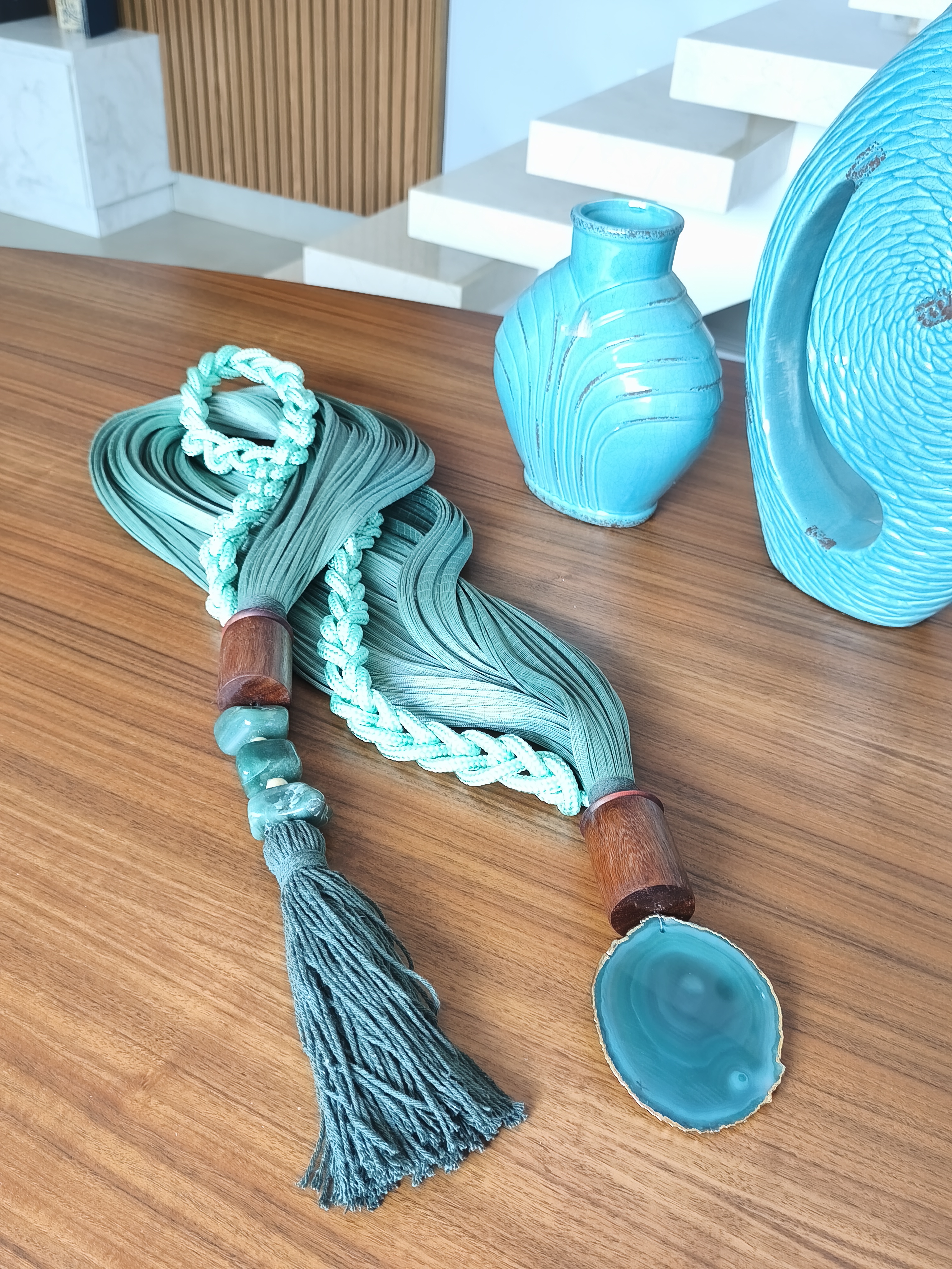Colar Decorativo de Mesa e Parede em Macramê com Ágata Natural – Peça Artesanal Exclusiva