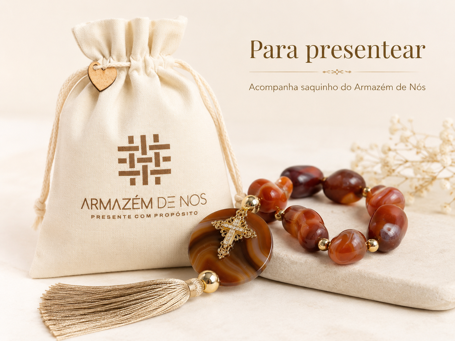 Terço Decorativo em Cornalina Natural com Ágata Marrom, Crucifixo Dourado e Tassel – 37 cm