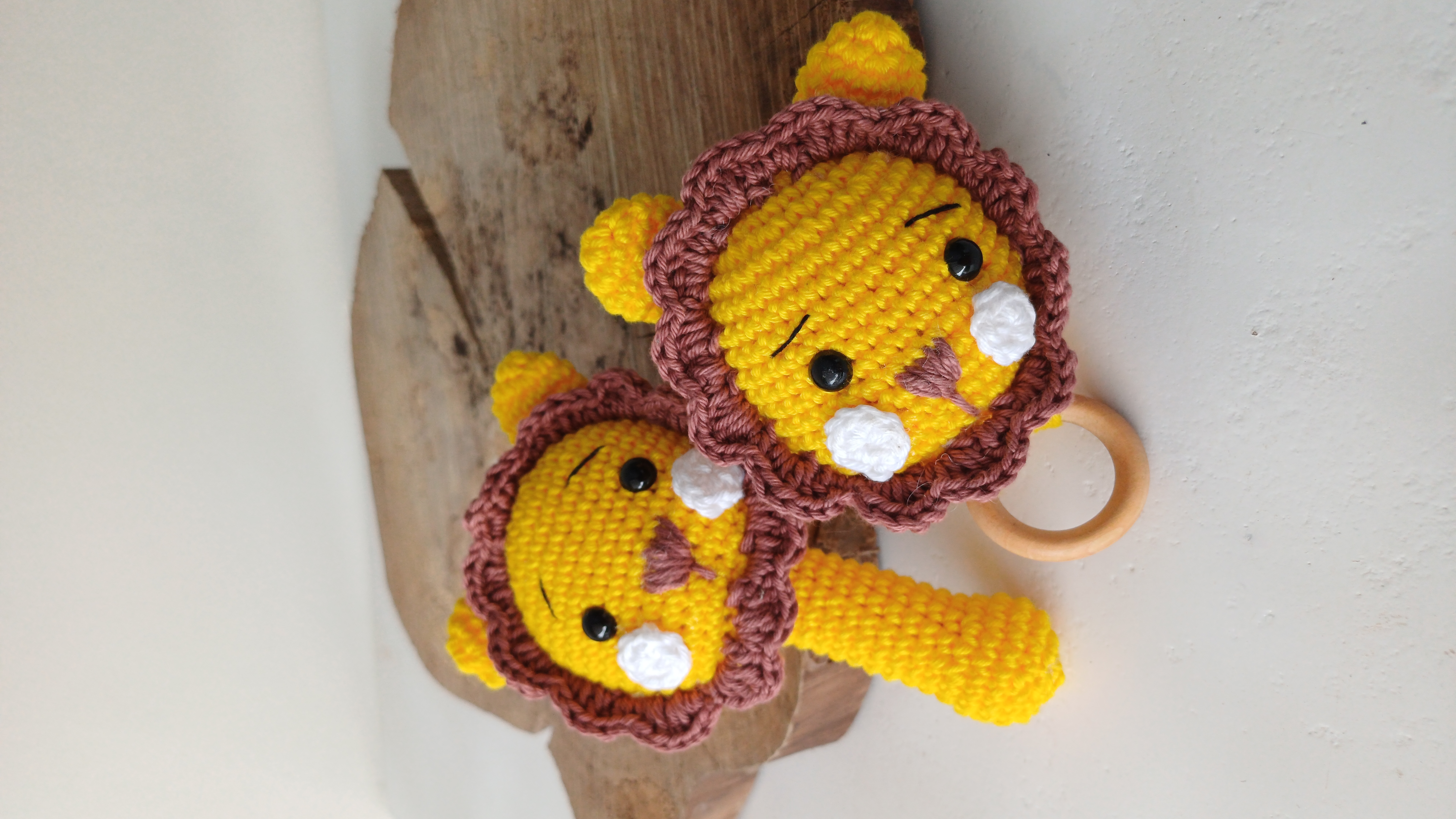 Kit Leão para Bebê chocalho + mordedor amigurumi