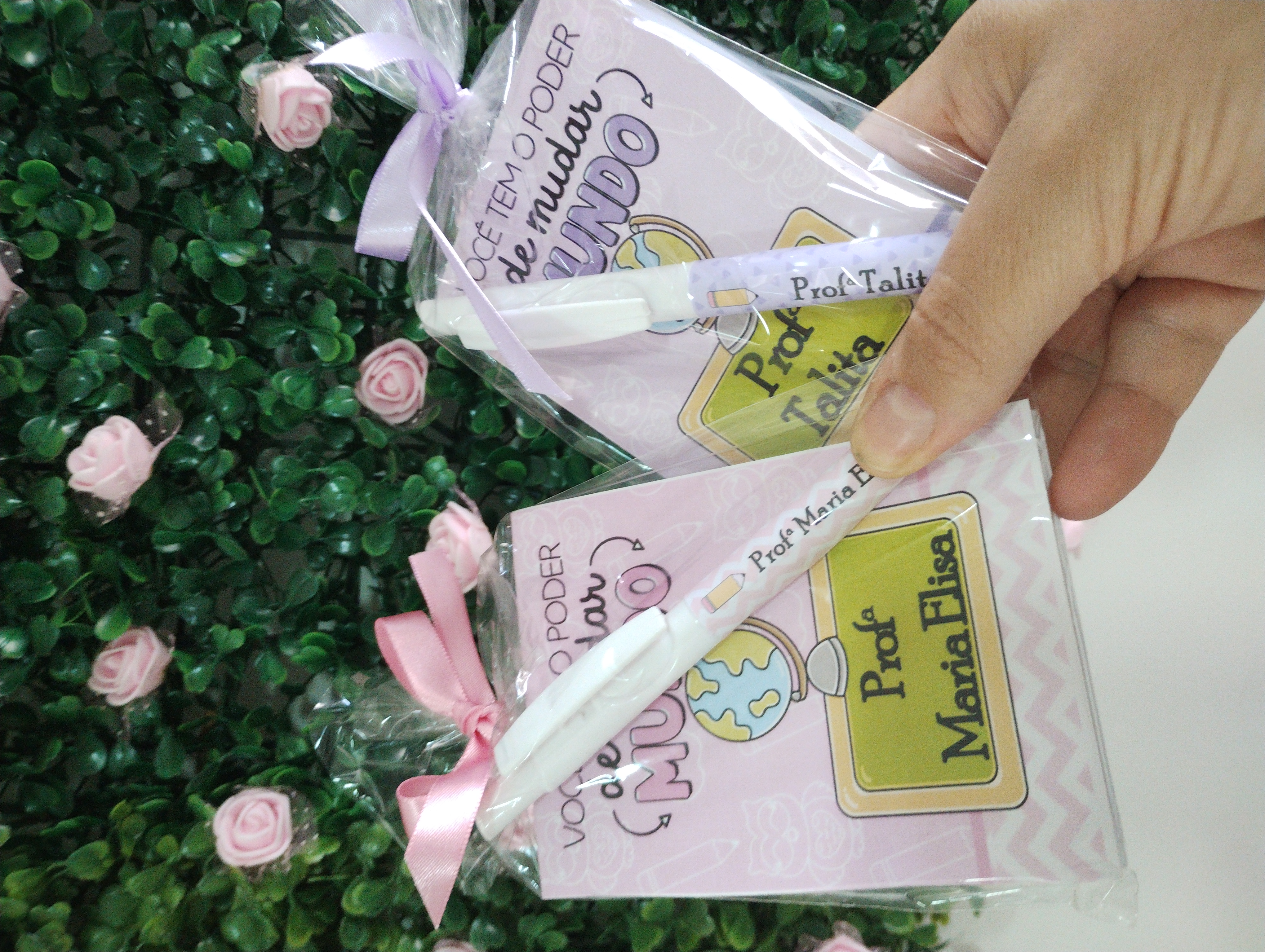 Bloquinho com caneta retrátil