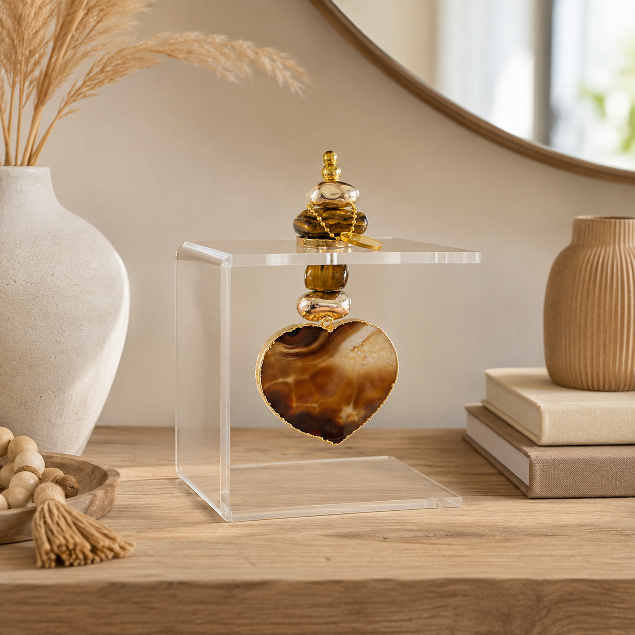 Escultura Decorativa  em Acrílico com Coração de Ágata Natural, Olho de Tigre e Acabamentos Dourados