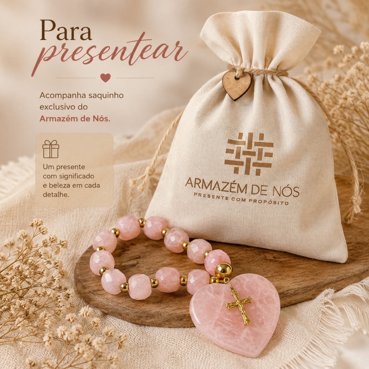 Terço Decorativo em Quartzo Rosa Natural com Coração e Cruz Dourada
